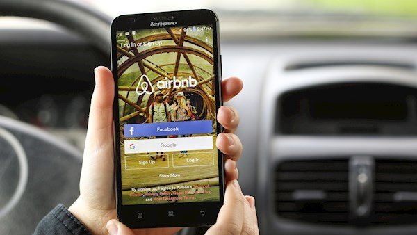 Airbnb plans to give free accommodation to 100,000 healthcare workers